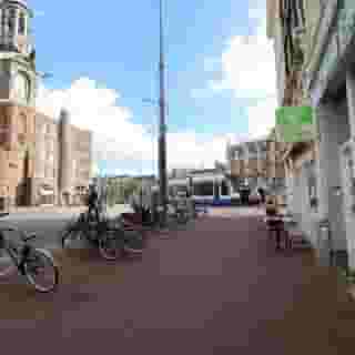 NIEUW op Horecaspot 👀⁠⁠
⁠⁠
🍽 Restaurant⁠ ⁠
📍 Amsterdam⁠ (centrum)⁠
✔ Verhuur vastgoed⁠ & verkoop bedrijfsexploitatie⁠
⁠
Deze horecazaak met bovengelegen appartementen is gelegen aan het Muntplein in centrum Amsterdam. Doordat o.a. de Kalverstraat, het Rokin, de Bloemenmarkt en de Amstel samen komen op dit plein is dit een typische high traffic locatie.⁠
⁠
Aan de voorzijde van de zaak zijn de zitplaatsen gesitueerd. Aan de achterzijde is een open en professionele keuken gevestigd. ⁠
⁠
Meer info? Brochure of bezichtiging aanvragen? ⁠
🔗 in bio