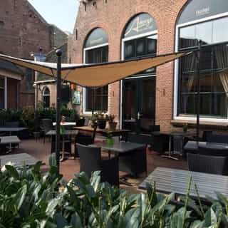 NIEUW op Horecaspot 👀⁠⁠
⁠⁠
🍽 Restaurant⁠ & Hotel ⁠
📍 Blokzijl⁠
✔ Verhuur vastgoed⁠ & verkoop bedrijfsexploitatie⁠
⁠
Auberge aan het Hof beschikt over een restaurant, private dining ruimte, 4 hotelkamers en een terras. ⁠
⁠
Gelegen in de plaats Blokzijl, een van de toeristische trekpleisters van Overijssel. Het bedrijf is gelegen aan de rand van de historische dorpskern met zicht op de Grote Kerk. ⁠
⁠
Meer info? Brochure of bezichtiging aanvragen? ⁠
🔗 in bio
