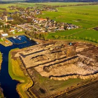 NIEUW op Horecaspot 👀⁠⁠
⁠⁠
🍽 Kavel voor horeca- en recreatieve verblijven⁠
📍 Oudega⁠
✔ Verkoop vastgoed⁠ ⁠
⁠
Op deze plek aan het water kan een recreatief concept worden gerealiseerd, bestaande uit een horeca-inrichting en een zestal verblijven voor recreatieve verhuur.⁠
⁠
Dit concept kan aangevuld worden met activiteiten voor recreatieve beleving zoals verhuur van boten en/of fietsen of andere concepten waar recreanten of toeristen op afkomen.⁠
⁠
Meer info? Brochure of bezichtiging aanvragen? ⁠
🔗 in bio