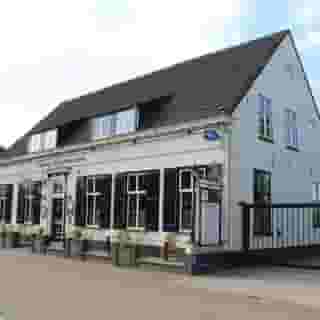 NIEUW op Horecaspot 👀⁠⁠
⁠⁠
🍽 (voormalig) Herberg De Gouden Leeuw⁠
📍 Berlicum⁠
✔ Verhuur vastgoed⁠ & verkoop bedrijfsexploitatie⁠
⁠
Een veelzijdig horecapand met diverse horeca onder een dak: een café, restaurant en een (feest)zaal. ⁠
⁠
Aan de voorzijde is een terras met ca. 20 zitplaatsen en aan de achterzijde een terras met ca. 40 zitplaatsen. ⁠
⁠
Meer info? Brochure of bezichtiging aanvragen? ⁠
🔗 in bio