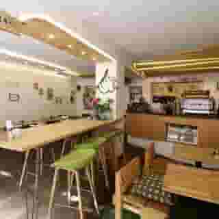 NIEUW op Horecaspot 👀⁠⁠
⁠⁠
🍽 Restaurant⁠
📍 Amsterdam (Oud Zuid)⁠
✔ Verhuur vastgoed⁠ & verkoop bedrijfsexploitatie⁠
⁠
Deze horecazaak is gelegen in een zijstraat van de Zeilstraat in Amsterdam Oud Zuid. Deze straat staat bekend als een gezellige winkelstraat en is op loopafstand gelegen van het Vondelpark.⁠
⁠
De zaak beschikt over een zonnig en uitnodigend terras aan de voorzijde.⁠
⁠
Meer info? Brochure of bezichtiging aanvragen? ⁠
🔗 in bio