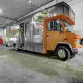 NIEUW op Horecaspot 👀⁠⁠
⁠⁠
🍽 Lunchbus⁠
📍 Rijsenhout⁠
✔ Verhuur vastgoed⁠ & verkoop bedrijfsexploitatie⁠
⁠
Lunchbus is het full service cateringbedrijf in de omgeving van Schiphol. De 6 volledig geoutilleerde lunch- en snackbussen zijn een zeer bekende verschijning in de gemeente Haarlemmermeer.⁠
⁠
Naast de bezorging van lunches en snacks met de bussen is het bedrijf gespecialiseerd in het verzorgen van warme en koude buffetten, lunches en borrels voor gezelschappen van 10 tot 1000 personen⁠
⁠
Meer info? Brochure of bezichtiging aanvragen? ⁠
🔗 in bio