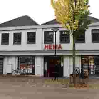 NIEUW op Horecaspot 👀⁠⁠
⁠⁠
🍽 Horecapand⁠
📍 Mill⁠
✔ Verhuur vastgoed⁠
⁠
In het centrum van Mill, op een mooie zichtlocatie, wordt deze horeca/winkelruimte te huur aangeboden. Het betreft een karakteristiek pand van ruime opzet. Op de begane grond is het gebruiksoppervlak ca. 475 m2, op de verdieping is het gebruiksoppervlak ca. 120 m2.  ⁠
⁠
Meer info? Brochure of bezichtiging aanvragen? ⁠
🔗 in bio