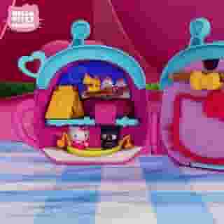 In today's episode of Hello Kitty and Friends Mini Tales 3D with @mattel, Hello Kitty and Chococat go on a star chasing adventure! 🎀🌠 Link in bio to tune into the #HelloKittyandFriends YouTube channel to watch now!