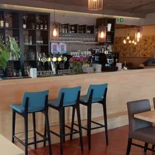 NIEUW op Horecaspot 👀⁠⁠
⁠⁠
🍽 Lunchroom/Brasserie⁠
📍 Renesse⁠
✔ Verhuur vastgoed⁠ & verkoop bedrijfsexploitatie⁠
⁠
Brasserie HeerlijkZo ligt aan de toegangsweg naar de Hoofdstraat van Renesse welke leidt naar de kustplaats Burg-Haamstede. ⁠
⁠
De horeca-object biedt plaats aan ca. 90 gasten en het terras aan ca. 72 gasten. ⁠
⁠
Meer info? Brochure of bezichtiging aanvragen? ⁠
🔗 in bio