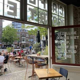 NIEUW op Horecaspot 👀⁠⁠
⁠⁠
🍽 Café Korter⁠
📍 Utrecht ⁠
✔ Verhuur vastgoed⁠ & verkoop bedrijfsexploitatie⁠
⁠
Het café is gelegen aan het Stadshuisplein, een van de gezelligste (horeca)pleinen, in het centrum van Utrecht. ⁠
⁠
De locatie is uitermate geschikt voor een exploitatie gericht op daghoreca. Het bedrijf en het terras mogen tot uiterlijk 21:00 uur open zijn.⁠
⁠
Meer info? Brochure of bezichtiging aanvragen? ⁠
🔗 in bio