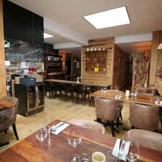 NIEUW op Horecaspot 👀⁠⁠
⁠⁠
🍽 Restaurant ⁠
📍 Amsterdam⁠ ⁠
✔Verhuur vastgoed⁠ & verkoop bedrijfsexploitatie⁠
⁠
Een restaurant gelegen aan de zijstraat van de Utrechtsestraat. Een locatie waar zowel de buurtbewoners als de toeristen bedient kunnen worden. ⁠
⁠
Meer info? Brochure of bezichtiging aanvragen? ⁠
🔗 in bio