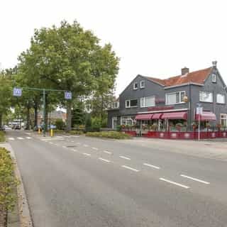 NIEUW op Horecaspot 👀⁠⁠
⁠⁠
🍽 Restaurant De Droom⁠
📍 Soest⁠
✔ Verhuur vastgoed⁠ & verkoop bedrijfsexploitatie⁠
⁠
Dit restaurant ligt gelegen in het centrum van Soest en nabij dé winkelstraat. ⁠
⁠
Naast 56 zitplaatsen binnen beschikt het over een hoekterras met nog eens 56 zitplaatsen. Het geheel beschikt daarnaast over een ruime kelder met gescheiden dames- en herentoiletgroepen en voldoende opslagruimte.⁠
⁠
Het bedrijf is momenteel vijf dagen per week geopend. Uitbreiding van de openingstijden/-dagen en bezorging is mogelijk.⁠
⁠
Meer info? Brochure of bezichtiging aanvragen? ⁠
🔗 in bio