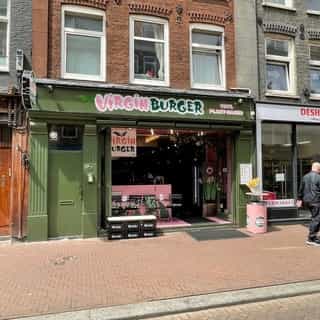 NIEUW op Horecaspot 👀⁠⁠
⁠⁠
🍽 Restaurant⁠
📍 Amsterdam⁠ (de Pijp)⁠
✔ Verhuur vastgoed⁠ & verkoop bedrijfsexploitatie⁠
⁠
Deze locatie, in de drukke Ferdinand Bolstraat, valt goed op. Door de volledig te openen schuifpui creëer je een (bescheiden) terras. ⁠
⁠
De gehele ruimte binnen is hoogwaardig verbouwd. Denk aan een moderne afzuigsysteem, moderne friteuse en bakwand en een gestuukt plafond (inclusief het wegwerken van de airco- en stereo-installaties). ⁠
⁠
Meer info? Brochure of bezichtiging aanvragen? ⁠
🔗 in bio