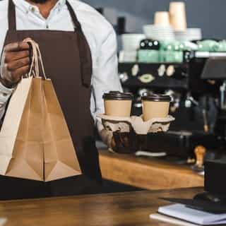 NIEUW op Horecaspot 👀⁠⁠
⁠⁠
🔐 Discrete verkoop⁠
🍽 Lunchroom, bakker⁠
📍 Amsterdam⁠
⁠
In het centrum van Amsterdam is gelegen een lunchroom-bakery met terras. Door de ligging in het centrum met parkeerplaatsen voor de deur is er goede bereikbaarheid en herkenbaarheid.⁠
⁠
Men heeft verschillende specialiteiten en onderscheidende koffie, waardoor de gasten graag terugkomen. De oppervlakte is ca. 110 m2, er zijn ca. 30 zitplaatsen. Terras voor de deur met 26 zitplaatsen. ⁠
⁠
De eigenaren willen verkopen wegens gewenst vertrek naar het buitenland.⁠
⁠
Meer info? Brochure of bezichtiging aanvragen? ⁠
🔗 in bio⁠