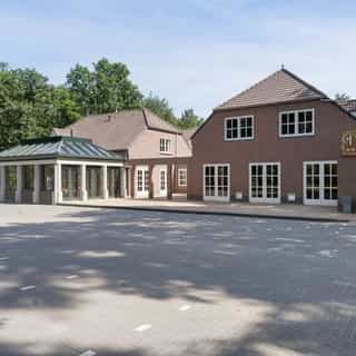 NIEUW op Horecaspot 👀⁠⁠
⁠⁠
🍽 Restaurant ⁠
📍 Weert⁠
✔Verhuur vastgoed⁠ & verkoop bedrijfsexploitatie⁠
⁠
Dit multifunctionele horeca-object bestaande uit; diverse zalen, vergaderruimten, een restaurant, een grandcafé, een oranjerie, een hoogwaardige keuken en diverse zon- en schaduw biedende terrassen, wordt te koop aangeboden!⁠
⁠
Het object is in 2010 geheel duurzaam gerenoveerd en gemoderniseerd naar de hoogste standaard en is gelegen op een bosrijk perceel van 5.065 m2 met voldoende parkeergelegenheid op het eigen terrein!⁠
⁠
Meer info? Brochure of bezichtiging aanvragen? ⁠
🔗 in bio