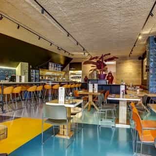 NIEUW op Horecaspot 👀⁠⁠
⁠⁠
🔐 Discrete verkoop⁠
🍽 koffiezaak⁠, restaurant⁠
📍 Amsterdam⁠
⁠
Op goede locatie in de Baarsjes gelegen bar-restaurant met terras en outlet aan de straat. Lekker ruim opgezet bedrijf met prettige plafondhoogte (> 3meter), keuken, opslag.⁠
⁠
Het restaurant heeft ca. 65 zitplaatsen en is 105 m2 groot.⁠
⁠
Kleurrijk en vrolijk ingericht bedrijf met nu een Aziatische keuken en veel speciaalbieren. Overdag kunnen er koffie-specialiteiten ter plaatse en togo worden verkregen. ☕⁠
⁠
Goed bereikbaar vanaf de ring en vanuit het centrum met de tram, fiets en auto.⁠
⁠
Meer info? Brochure of bezichtiging aanvragen? ⁠
🔗 in bio⁠
⁠