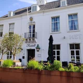 NIEUW op Horecaspot 👀⁠⁠
⁠⁠
🍽 Restaurant⁠
📍 Pijnacker⁠
✔Verhuur vastgoed⁠ & verkoop bedrijfsexploitatie⁠
⁠
Dit Italiaanse restaurant is gelegen in een prachtig pand aan het Raadhuisplein in het centrum van Pijnacker, in het drukbezochte winkelcentrum Ackershof.⁠
⁠
Het pand heeft een karakteristieke uitstraling en sfeervol interieur. Behalve dat de locatie als restaurant wordt gebruikt, is het tevens een geliefde trouwlocatie. ⁠
⁠
Het biedt plaats aan 80 gasten. Ook kunnen 80 gasten met plaatsnemen op het grote verhoogde terras van 190m2, gelegen aan de zonzijde. Dit terras is recentelijk goed toegankelijk gemaakt voor minder validen.⁠
⁠
Meer info? Brochure of bezichtiging aanvragen? ⁠
🔗 in bio⁠