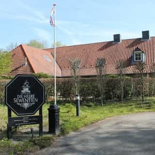 NIEUW op Horecaspot 👀⁠⁠
⁠⁠
🍽 Restaurant⁠
📍 Rosmalen⁠
✔Verhuur & verkoop⁠
⁠
Dit restaurant is gevestigd in een oude hoeve in de wijk Sparrenburg in Rosmalen, een dorp onder de rook van ‘s-Hertogenbosch. Omringd met hoge bomen en veel groen waan je jezelf in de vrije natuur. ⁠
⁠
Met een terrein van circa 4000 m², een eigen parkeerterrein (circa 60 auto’s), diverse ruimtes in het restaurant en een grote (open) keuken, zijn er heel veel mogelijkheden. ⁠
⁠
De eigenaar is 20 jaar uitbater van het restaurant en heeft door de jaren heen de zaak vrijwel geheel verbouwd. Het restaurant is modern en goed onderhouden. Toch zijn de historische details van de oude hoeve nog goed zichtbaar, dat het stukje geschiedenis van dit pand in leven houdt.⁠
⁠
Meer info? Brochure of bezichtiging aanvragen? ⁠
🔗 in bio⁠