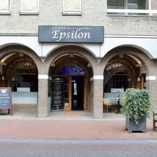 NIEUW op Horecaspot 👀⁠⁠
⁠⁠
🍽 Restaurant⁠
📍 Helmond⁠
✔Verhuur & verkoop⁠
⁠
In het centrum van Helmond is dit restaurant gelegen. Het restaurant is gevestigd in een prachtig pand met representatieve pui en gelegen op een toplocatie. ⁠
⁠
In 2018 is dit restaurant opnieuw opgebouwd. In de verkoopruimte zijn ca. 90 zitplaatsen. Aan de voorzijde is een klein terras mogelijk.⁠
⁠
Op dit moment betreft het een Grieks specialiteiten restaurant, echter is het restaurant neutraal ingericht en dus ook geschikt voor andere concepten.⁠ ⁠
⁠
Meer info? Brochure of bezichtiging aanvragen? ⁠
🔗 in bio⁠