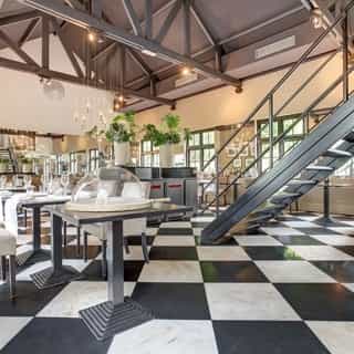 NIEUW op Horecaspot 👀⁠⁠
⁠⁠
🍽 Restaurant⁠
📍 Naarden Vesting⁠
✔V⁠erkoop bedrijfsexploitatie⁠
⁠
Arsenaal Restaurants bestaat uit een hoogwaardig à la carte restaurant. Het restaurant heeft een luxe uitstraling met een open keuken.⁠
⁠
Het restaurant is gesitueerd in Wachthuis bastion Oud Molen, gebouwd na de Tweede Wereldoorlog. ⁠
⁠
In het Arsenaal zelf, dat gebouwd is in 1688, bevindt zich de brasserie met binnentuin. Hier wordt een laagdrempeliger horecaconcept geëxploiteerd. ⁠
⁠
Tevens is dit een prachtige plek om besloten gezelschappen te ontvangen. In de zijvleugel van het Arsenaal, beter bekend als Arsenaal Events.⁠
⁠
Meer info? Brochure of bezichtiging aanvragen? ⁠
🔗 in bio⁠