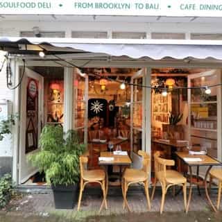 NIEUW op Horecaspot 👀⁠⁠
⁠⁠
🍽 Lunchroom⁠, restaurant⁠
📍 Amsterdam⁠
✔Verhuur vastgoed⁠ & verkoop bedrijfsexploitatie⁠
⁠
Deze horecazaak bevindt zich in het centrum van Amsterdam en is gelegen aan de Buiten Brouwersstraat. De straat is autoluw en wordt gezien als een fiets- en wandelstraat wat een goede impact heeft op de horeca- en retailzaken. ⁠
⁠
Door de centrale ligging nabij het Centraal Station krijgt de zaak ook veel werk gerelateerde gasten.⁠
⁠
Direct voor de zaak is een klein maar knus terras. Eenmaal binnen komt men in het zitgedeelte welke bestaat uit circa. 30 stoelen, Rechts achterin de ruimte staat de compacte bar welke overloopt in de open keuken. ⁠
⁠
De zaak wordt momenteel geëxploiteerd als restaurant maar leent zich ook uitstekend als afhaal- en bezorgzaak door de strategisch goede ligging.⁠
⁠
Deze horecazaak is per direct en geheel zonder verplichtingen over te nemen.⁠
⁠
Meer info? Brochure of bezichtiging aanvragen? ⁠
🔗 in bio