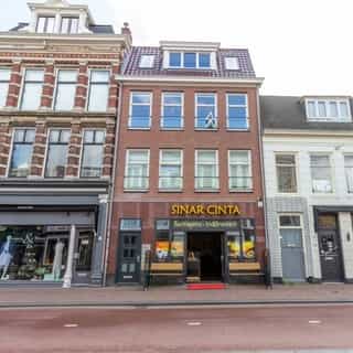 NIEUW op Horecaspot 👀⁠⁠
⁠⁠
🍽 Bezorg- en afhaalzaak, restaurant, lunchroom⁠
📍 Haarlem⁠
✔Verhuur vastgoed⁠ & verkoop bedrijfsexploitatie⁠
⁠
Surinaams Javaans restaurant Sinar Cinta ter overname aangeboden⁠. 🇸🇷⁠
⁠
Sinar Cinta is een goedlopend authentiek Surinaams Javaans restaurant met afhaal en bezorging op een goede locatie in Haarlem. Het restaurant ligt aan de drukke Kruisweg ook wel de "Rode loper" van Haarlem genoemd.⁠
⁠
Het restaurant is gevestigd in een pand dat in 2009 geheel verbouwd is. Het is een gezonde onderneming opzoek naar een nieuwe eigenaar.⁠
⁠
Meer info? Brochure of bezichtiging aanvragen? ⁠
🔗 in bio⁠