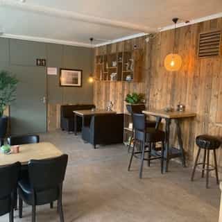 NIEUW op Horecaspot 👀⁠⁠
⁠⁠
🍽 (weg)restaurant⁠
📍 Heemskerk⁠
✔Verhuur vastgoed⁠ & verkoop bedrijfsexploitatie⁠
⁠
Het restaurant is gelegen aan de drukke snelweg A9 tussen Alkmaar en Haarlem op parkeerplaats Akermaat. ⁠
⁠
Deze nieuwe pop-up locatie biedt veel mogelijkheden voor diverse formules. Aan de zijkant is nog een uitgifte loket voor een eventuele take away. ⁠🥡⁠
⁠
Meer info? Brochure of bezichtiging aanvragen? ⁠
🔗 in bio⁠