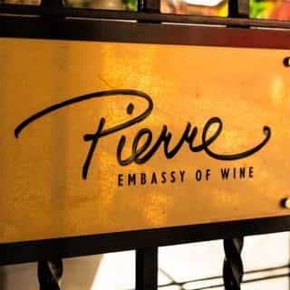 NIEUW op Horecaspot 👀⁠⁠
⁠⁠
🍽 Wijnbar, borrel café, restaurant⁠
📍 Den Haag⁠
✔Verhuur vastgoed⁠ & verkoop bedrijfsexploitatie⁠
⁠
Deze keurig onderhouden Wijnbar is gelegen op een mooie locatie, aan de Denneweg 11, tussen de Spekstraat en de Hooistraat. ⁠
⁠
Behalve een grote diversiteit aan wijnen serveert men hier ook bites en gerechtjes. De keuken is dan ook van alle gemakken voorzien. 🥂⁠
⁠
Het restaurant biedt 60 zitplaatsen binnen. De wijnwinkel is 42m2 groot. Daarnaast is er ook nog een tijdelijk zomer- en winterterras aanwezig.⁠
⁠
Meer info? Brochure of bezichtiging aanvragen? ⁠
🔗 in bio⁠