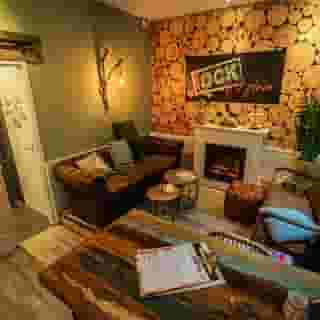 NIEUW op Horecaspot 👀⁠⁠
⁠⁠
🍽 Lunchroom⁠
📍 Den Haag⁠
✔Verhuur vastgoed⁠ & verkoop bedrijfsexploitatie⁠
⁠
In het Winkelcentrum Loosduinen treft u deze sfeervolle brasserie. Gelegen aan het plein en op een hoek met groot terras!⁠
⁠
De brasserie heeft circa 40 zitplaatsen. Het terras heeft circa 60 zitplaatsen.⁠
⁠
Bij binnenkomst valt meteen de fijne huiskamersfeer op. De keuken is praktisch ingedeeld. Ook treft u nog een ruime opslagkast. Tevens is er nog een vide aanwezig voor nog meer opslag.⁠
⁠
Elke woensdag is er de weekmarkt van 08:00 uur tot 16:00 uur. Daarnaast is deze brasserie één van de weinige horecagelegenheden in dit winkelcentrum.⁠
⁠
Meer info? Brochure of bezichtiging aanvragen? ⁠
🔗 in bio⁠