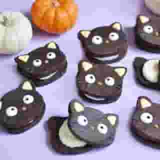 Did you know #Chococat gets his name from his chocolate-colored nose 🍫? Celebrate our adorable Friend of the Month with this yummy chocolate dessert - Chococat Cookie Sandwiches! It's the purrrfect #Halloween treat to make with your family 🎃 Link in bio for the recipe by @burberriejam!⁠
⁠
