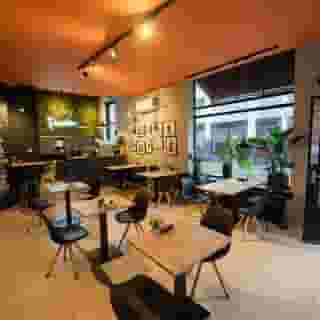 NIEUW op Horecaspot 👀⁠⁠
⁠⁠
🍽 Bezorg- en afhaalzaak⁠
📍 Den Haag⁠
✔Verhuur vastgoed⁠ & verkoop inventaris ⁠
⁠
Dit hippe afhaal- en bezorgrestaurant is gelegen midden in het centrum van Den Haag. Gevestigd in een hoekpand met een zeer goed verzorgingsgebied.⁠
⁠
De zaak heeft een oppervlakte van ca. 75 m2 en 30 zitplaatsen. Ook is er een mogelijkheid voor een terras met circa 8 stoelen.⁠
⁠
Meer info? Brochure of bezichtiging aanvragen? ⁠
🔗 in bio