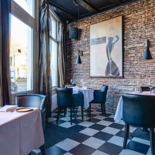 NIEUW op Horecaspot 👀⁠⁠
⁠⁠
🍽 Petit-restaurant & Bistro Minevitus⁠
📍 Weesp⁠
✔Verhuur vastgoed⁠ & verkoop bedrijfsexploitatie⁠
⁠
Restaurant Minevitus is gevestigd in de oude vestingstad Weesp. In een karakteristiek hoekpand met een prachtig terras aan het water.⁠
⁠
Het restaurant heeft 30 zitplaatsen en heeft veel opslag- en bergruimte. Voor het pand is het terras gelegen en aan de overkant bevindt zich nog een terras aan het water (ca. 40 m2).⁠
⁠
Meer info? Brochure of bezichtiging aanvragen? ⁠
🔗 in bio