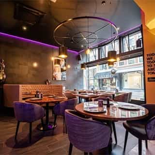 NIEUW op Horecaspot 👀⁠⁠
⁠⁠
🍽 Restaurant⁠
📍 Den Haag⁠
✔Verhuur vastgoed⁠ & verkoop bedrijfsexploitatie⁠
⁠
In het centrum van Den Haag, aan het populaire Noordeinde ligt dit statige object met waanzinnige frontbreedte.⁠
⁠
Het Noordeinde staat bekend om zijn kunstgaleries, unieke boetieks en hoogwaardige horeca. In combinatie met de kosmopolitische sfeer en prachtige architectuur is dit één van de mooiste straten van Den Haag.⁠
⁠
Het restaurant biedt plaats aan circa 80 tot 100 personen. Aan de gevel is er de mogelijkheid tot het plaatsen van een terras. Dit kan plaats bieden aan circa 12 personen.⁠
⁠
Meer info? Brochure of bezichtiging aanvragen? ⁠
🔗in bio