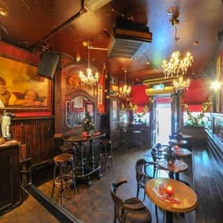 NIEUW op Horecaspot 👀⁠⁠
⁠⁠
🍽 Kaffee 't Haantje⁠
📍 Maastricht⁠
✔Verhuur vastgoed⁠ & verkoop bedrijfsexploitatie⁠
⁠
Gelegen op A1-locatie in Maastricht staat dit bruine café met terras ter overname. Vanaf dit terras heb je uitzicht over de Markt en het stadhuis van Maastricht. In het café zijn er 34 zitplaatsen en 12 plaatsen aan de bar en achter in de zaak zijn er twee statafels met 6 barkrukken. Het terras biedt plaats aan 32 gasten.⁠
⁠
Meer info? Brochure of bezichtiging aanvragen? ⁠
🔗 in bio⁠
   