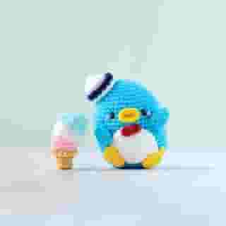 Everybody loves this personable penguin who likes to eat all the time 💙 Make yourself a dapper #Tuxedosam crochet doll with an ice cream cone🍦 for extra sweetness! Link in bio for the step-by-step instructions. 