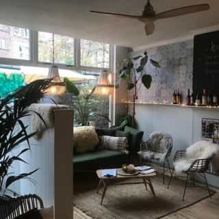 NIEUW op Horecaspot 👀⁠⁠
⁠⁠
🍽 Restaurant-Bistro⁠
📍 Arnhem⁠
✔ Verhuur vastgoed⁠ & verkoop bedrijfsexploitatie⁠
⁠
Deze leuke bistro met terras is gesitueerd in een prachtig jaren '20 pand op een mooie locatie. ⁠
⁠
Als ondernemer kun je op deze locatie je ei kwijt. Van koffie en lunch tot borrel en diner. Dat alles is mogelijk op deze locatie.  ⁠
⁠
Momenteel telt het restaurant 50 zitplaatsen binnen. ⁠
De huidige keuken is ruim voldoende uitgerust om er als restaurant te kunnen draaien. Maar ook afhaal en/of bezorging zou hier onderdeel van kunnen zijn.⁠
⁠
Meer info? Brochure of bezichtiging aanvragen? ⁠
🔗 in bio