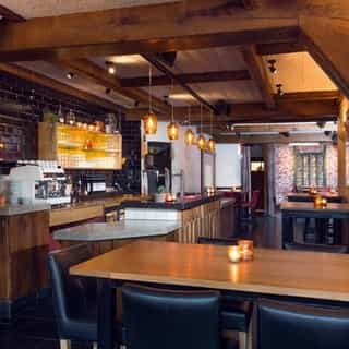 NIEUW op Horecaspot 👀⁠⁠
⁠⁠
🍽 Compleet ingerichte horecaruimte⁠
📍 Heerhugowaard⁠
✔ Verhuur vastgoed⁠ & verkoop inventaris⁠
⁠
Dit horeca-object met complete inventaris en terras is gelegen aan de Middenweg in Heerhugowaard.⁠
⁠
De locatie en inventaris zijn uitermate geschikt voor een wijnbar of speciaalbiercafé met kleine keuken. Bij de inventaris zit een goeie en complete muziekinstallatie en een compleet ingerichte keuken. Dit samen met de prachtige bar en de leuke zitjes maken het een object met veel mogelijkheden.⁠
⁠
Meer info? Brochure of bezichtiging aanvragen? ⁠
🔗 in bio