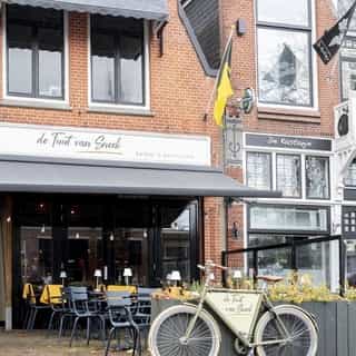 NIEUW op Horecaspot 👀⁠⁠
⁠⁠
🍽 Eetbar & borrelcafé ⁠
📍 Sneek⁠
✔ Verhuur vastgoed⁠ & verkoop bedrijfsexploitatie⁠
⁠
Eetbar en Borrel café de Tuut van Sneek staat bekend om zijn uitstekende keuken en service. Bij de Tuut draait het om gezelligheid, een open sfeer waar vele mensen zich thuis mogen voelen. Ontspannen genieten met heerlijke gerechten die de chef-kok voor de gasten bereidt. ⁠
⁠
Het bedrijf is gelegen aan de Wijde Noorderhorne in het centrum van Sneek. ⁠
⁠
Na enige aanpassing is wonen mogelijk op de verdieping. Koop onroerend goed op aanvraag.⁠
⁠
Meer info? Brochure of bezichtiging aanvragen? ⁠
🔗 in bio