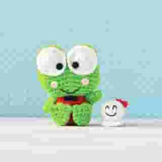 Keroppi loves to play games with his friends 🐸🤍 Try this crochet craft and play games with your very own #Keroppi and Teruteru! Link in bio for the step-by-step instructions ✨