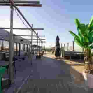 NIEUW op Horecaspot 👀⁠⁠
⁠⁠
🍽 Strandpaviljoen Zuidpier⁠
📍 IJmuiden⁠
✔ Verhuur vastgoed⁠ & verkoop bedrijfsexploitatie⁠
⁠
Het komt niet vaak voor dat een object als dit vrijkomt, waarbij zowel het gebouw als de exploitatie worden aangeboden. Het strandpaviljoen is gelegen op een populaire locatie bij IJmuiden aan Zee en mag het hele jaar rond geopend zijn. Omdat het gebouw een opstal (roerende zaak) betreft is er geen overdrachtsbelasting van toepassing. Dit in combinatie met de relatief lage huur voor de grond, maakt het een unieke kans voor de volgende ondernemer!⁠
⁠
Meer info? Brochure of bezichtiging aanvragen? ⁠
🔗https://horecaspot.nl/aanbod/bedrijf-1196-strandpaviljoen-zuidpier