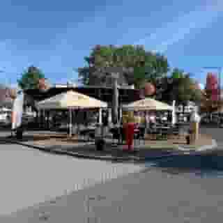 NIEUW op Horecaspot 👀⁠⁠
⁠⁠
🍽 Cafetaria ⁠
📍 Deventer⁠
✔ Verhuur vastgoed⁠ & verkoop bedrijfsexploitatie⁠
⁠
Deze goedlopende en bekende cafetaria is gevestigd bij het Winkelcentrum Colmschate in Deventer. ⁠
⁠
De cafetaria is onlangs geheel vernieuwd. Momenteel is de locatie in gebruik als Cafetaria met Pizzeria en Grill. Maar deze locatie is tevens ook zeer geschikt voor andere (fastfood) formules!⁠
⁠
Meer info? Brochure of bezichtiging aanvragen? ⁠
🔗 in bio