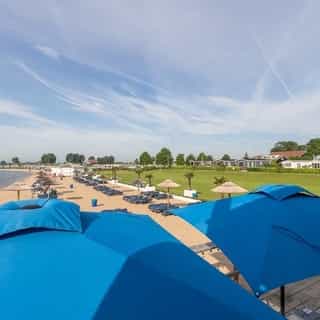 NIEUW op Horecaspot 👀⁠⁠
⁠⁠
🔐 Discrete verkoop ⁠
📍 Provincie Utrecht⁠
✔ Beleggingsobject⁠
⁠
⁠In het midden van het land staat dit mooie investerings- en/of beleggingsmogelijkheid. Op een perceel van ruim 2,5 hectare grond aan een bekende rivier staan onder ander een:⁠
⁠
- Beachclub met privéstrand⁠
- Zeer luxe bedrijfswoning met grote tuin⁠
- Parkeerterrein voor 350 auto's⁠
- 9 Verhuurbare chalets⁠
- 6 Appartementen⁠
- 1 Studio⁠
⁠
Meer info? Brochure of bezichtiging aanvragen? ⁠
🔗 https://horecaspot.nl/aanbod/discreet-1218-interessante-beleggingsmogelijkheid