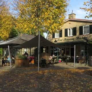 NIEUW op Horecaspot 👀⁠⁠
⁠⁠
🍽 Hotel-restaurant⁠
📍 Oudemirdum⁠
✔ Verhuur vastgoed⁠ & verkoop bedrijfsexploitatie⁠
⁠
Hotel - Restaurant Boschlust is gelegen in het Zuid-Friese Oudemirdum. Het is een warm thuis voor de 1400 inwoners, en hun vele duizenden buren van de gemeente Friese Meren. Een ideale pleisterplaats bovendien voor de bezoekers van de vele campings en recreatie-hotspots, zoals een speelpark, golfbaan en de nabijgelegen stranden.⁠
⁠
Het bedrijf telt in totaal zo’n 729 vierkante meter. Geknipt voor het restaurant met 120 zitplaatsen, ruime keuken, dienstruimten en de 16 hotelkamers.⁠
⁠
Meer info? Brochure of bezichtiging aanvragen? ⁠
🔗 in bio