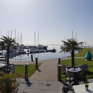 NIEUW op Horecaspot 👀⁠⁠
⁠⁠
🍽 Café-restaurant⁠
📍 Herkingen⁠
✔ Verhuur vastgoed⁠ & verkoop bedrijfsexploitatie⁠
⁠
Mooi horecabedrijf aan het Grevelingenmeer ter overname. ⁠
⁠
Het horecabedrijf is gelegen op de jachthaven van Herkingen. Herkingen is een dorp aan het Grevelingenmeer in de gemeente Goeree-Overflakkee in Zuid-Holland. Het dorp heeft ca 1.250 inwoners en heeft een vakantiepark en een jachthaven. Het dorp, vakantiepark en de jachthaven worden in de zomer volop bezocht door (buitenlandse) toeristen. ⁠
⁠
Meer info? Brochure of bezichtiging aanvragen? ⁠
🔗 link in bio