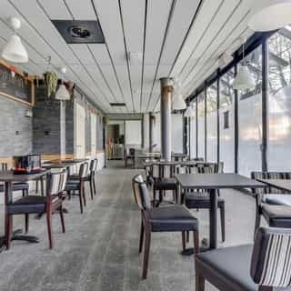 NIEUW op Horecaspot 👀⁠⁠
⁠⁠
🍽 Casco horecaruimte⁠
📍 Amsterdam⁠
✔ Verhuur vastgoed⁠
⁠
Slechts bij wijze van uitzondering komt er zo’n mooie en grote horecalocatie (897 m2) in Amsterdam voor de verhuur beschikbaar⁠
⁠
De horecaruimte bevindt zich in Sportcomplex Mercator, gelegen in het Amsterdamse Stadsdeel West. ⁠
⁠
Meer info? Brochure of bezichtiging aanvragen? ⁠
🔗 in bio