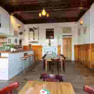 NIEUW op Horecaspot 👀⁠⁠
⁠⁠
🍽 Eetcafé de Herinnering⁠
📍 Wormerveer⁠
✔ Verhuur vastgoed⁠ & verkoop bedrijfsexploitatie⁠
⁠
Eetcafé de Herinnering is gelegen in een monumentaal pand uit 1612 met schitterend uitzicht over de Zaan. Het object ligt aan de Zaanweg, één van de oudste straten in het centrum van het dorp.⁠
⁠
Het eetcafé kent twee terrassen met totaal ca. 80 zitplaatsen. In het eetcafé is er plek voor ongeveer 55 gasten. ⁠
⁠
Meer info? Brochure of bezichtiging aanvragen? ⁠
🔗 link in bio