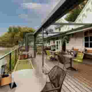 NIEUW op Horecaspot 👀⁠⁠
⁠⁠
🍽 Grand Café de Smederij⁠
📍 Goes⁠
✔ Verhuur vastgoed⁠ & verkoop bedrijfsexploitatie⁠
⁠
Een prachtig horecabedrijf aan het water in de binnenstad van Goes. Met een verwarmd terras, zodat er het gehele jaar gebruikt van kan worden gemaakt. ⁠
⁠
Meer info? Brochure of bezichtiging aanvragen? ⁠
🔗 link in bio