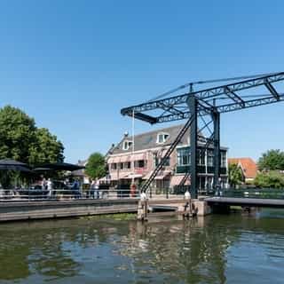 NIEUW op Horecaspot 👀⁠⁠
⁠⁠
🍽 Boetiekhotel Hof van Holland⁠
📍   Edam⁠
✔ Verkoop vastgoed⁠ & verkoop bedrijfsexploitatie⁠
⁠
Hof van Holland is een sfeervol boetiekhotel in Edam. Het hotel bestond al in 1870, maar na een brand in 1070, is het pand opnieuw opgebouwd en getransformeerd tot restaurant met woning. ⁠
In 2020 is het pand van binnen en buiten gerenoveerd en heeft het zijn oorspronkelijke functie teruggekregen. ⁠
⁠
Hof van Holland beschikt over 12 luxe, moderne kamers, een restaurant (35 zitplaatsen) met terras (70 zitplaatsen) én een ligplaats voor een boot.⁠
⁠
Meer info? Brochure of bezichtiging aanvragen? ⁠
🔗 link in bio