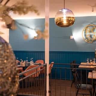 NIEUW op Horecaspot 👀⁠⁠
⁠⁠
🍽 Restaurant Trattoria Rosa⁠
📍   Lekkerkerk⁠ ⁠
✔ Verhuur vastgoed⁠ & verkoop bedrijfsexploitatie⁠
⁠
Trattoria Rosa is gevestigd in Lekkerkerk en ligt in een winkelstraat met verschillende horecabedrijven. ⁠
⁠
Het goed onderhouden pand is geschikt voor veel verschillende horecaconcepten. De huidige eigenaar heeft het in 2019 van onder tot boven volledig nieuw ingericht en er een sfeervol eetcafé van gemaakt. De deels open keuken is voorzien van alle benodigde apparatuur en een grote koelcel. Alle apparatuur en inventaris is nieuw aangeschaft.⁠
⁠
Meer info? Brochure of bezichtiging aanvragen? ⁠
🔗 link in bio