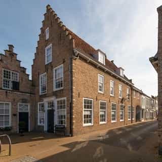 NIEUW op Horecaspot 👀⁠⁠
⁠⁠
🍽 Hotel KOM!⁠
📍   Sint-Maartensdijk⁠
✔ Verkoop vastgoed & verkoop bedrijfsexploitatie⁠
⁠
In het pittoreske dorp Sint Maartensdijk staat dit prachtige Rijksmonument uit 1592 waarin Hotel KOM! is gevestigd.⁠
⁠
Dit direct instapklare hotel heeft 10 kamers met eigen luxe sanitair waar 25 gasten welkom zijn. Door de aanwezigheid van onder meer een professionele keuken en grote woonruimte is Hotel KOM! geschikt voor meerdere horecaconcepten zoals luxe groepsaccommodatie, hotel, restaurant en een Bed & Breakfast.⁠
⁠
Meer info? Brochure of bezichtiging aanvragen? ⁠
🔗 link in bio