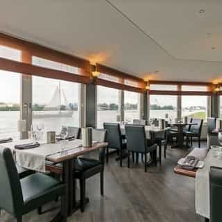 NIEUW op Horecaspot 👀⁠⁠
⁠⁠
🍽 Restaurant Chez Heeren Jansen⁠
📍   Dordrecht⁠
✔ Verhuur vastgoed & verkoop bedrijfsexploitatie ⁠⁠
⁠
Restaurant beschikbaar op locatie aan het water in Dordrecht aan de Dordtsche kil.⁠
⁠
Bij binnenkomst tref je gelijk een grote bar. De buitenserre, die bijna rondom het gebouw loopt, heeft een geweldig uitzicht over de rivier en is dan ook altijd een populaire plaats om te lunchen of dineren.⁠
⁠
Meer info? Brochure of bezichtiging aanvragen? ⁠
🔗 link in bio