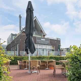 NIEUW op Horecaspot 👀⁠⁠
⁠⁠
🍽 Biefstuk & Broodjes⁠
📍   Ouderkerk aan de IJssel ⁠
✔ Verhuur vastgoed & verkoop bedrijfsexploitatie ⁠⁠
⁠
Met een groot terras aan het water ligt dit gezellig ingerichte restaurant. Binnen zijn er ca, 50 zitplaatsen en buiten ca. 60. Door verrassend lichte ruimte, vanwege de vele ramen, heeft deze horecazaak een geweldige uitzicht op de Hollandse IJssel.⁠
⁠
Meer info? Brochure of bezichtiging aanvragen? ⁠
🔗⁠⁠ in bio