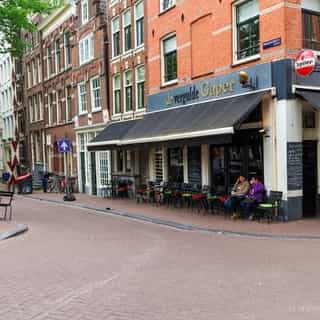 Nieuw op Horecaspot 👀⁠⁠
⁠⁠
🍽 Café de Vergulde Gaper⁠
📍   Amsterdam (centrum)⁠
✔ Verhuur vastgoed & verkoop bedrijfsexploitatie ⁠⁠
⁠⁠
Dit horecabedrijf bevindt zich in een hoekpand aan de Prinsenstraat en de Prinsengracht Middenin de Jordaan. In de omgeving zijn diverse toeristische trekpleisters aanwezig zoals bijvoorbeeld het Anne Frank Huis, de Westerkerk en de Noorderkerk.⁠
⁠
Het terras aan de gracht biedt een uniek uitzicht op de Noorderkerk. Het café is authentiek ingericht en beschikt over ca. 50 zitplaatsen. ⁠
⁠
Aan de voorzijde van de zaak is een brede bar gesitueerd met daar omheen diverse zitplaatsen. Achterin de zaak is nog een aparte ruimte aanwezig met zitplaatsen.⁠
⁠⁠
Meer info? Of een brochure of bezichtiging aanvragen? 🔗 klik op de link in bio