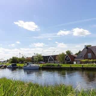 Nieuw op Horecaspot 👀⁠
⁠
🍽 Restaurant 't Anker⁠
📍 Kolhorn - Noord-Holland⁠
✔ Verkoop vastgoed & verkoop bedrijfsexploitatie ⁠
⁠
Gelegen op een prachtige locatie in de plaats Kolhorn. Aan zowel het water als de dijk. Een vrijstaand pand gebouwd in Westfriese (bouw)stijl, met rondom een ruim terras. ⁠
⁠
Het restaurant is gelegen op de begane grond en op de eerste verdieping bevindt zich een ruime bovenwoning (met eigen opgang). ⁠
⁠
Meer info? Of een brochure of bezichtiging aanvragen? 🔗klik op de link in bio⁠
⁠